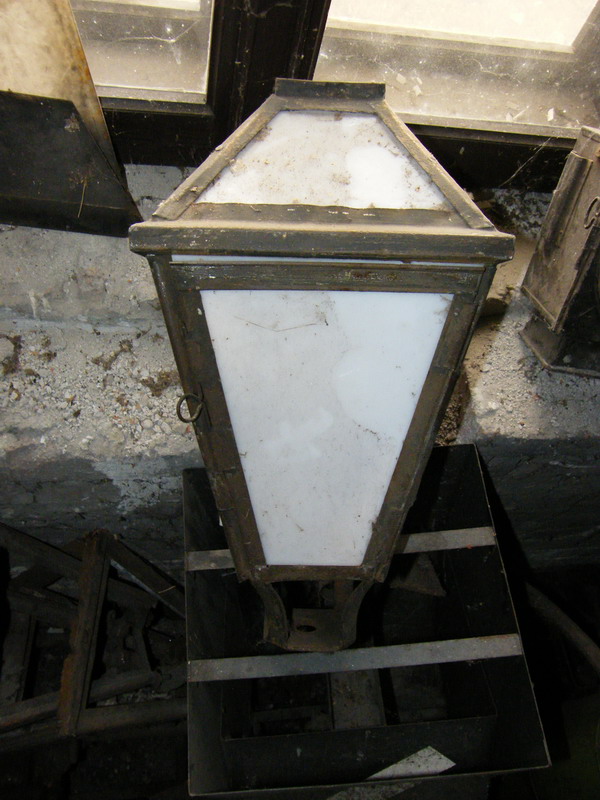 Lampa petrolejová symetrická do exteriéru, novší typ