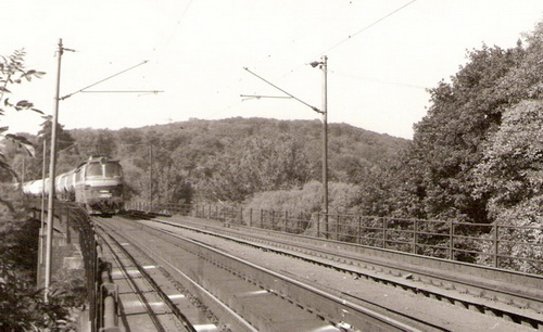  Bratislava, Červený most. S 489.0 s cisternami v smere do hl. st. Foto: Z. Piešová, 9.1986. 130 x 90 