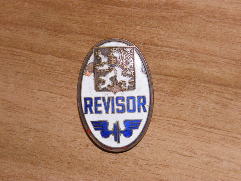 Odznak s nápisom REVISOR