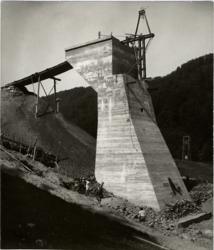  Stavba viaduktu na Trati mládeže, 1948-1949, autor neznámy, 132 x 155 mm 