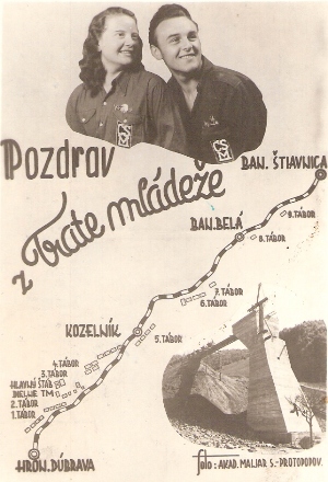  Pohľadnica s poprsím muža a ženy vo zväz. košeli, mapou Trate mládeže a betón. pilierom mosta. Text: Pozdrav z Trate Mládeže. Foto S. Protopopov, cca 1950, 120 x 80 