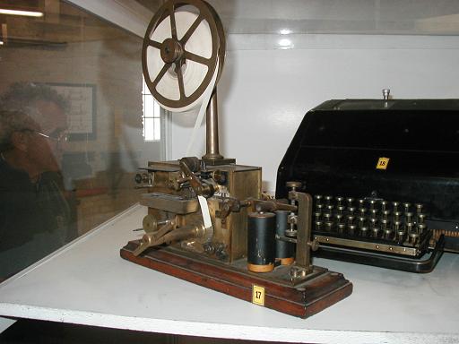 Písací stroj telegrafný Morse farbopisný perový