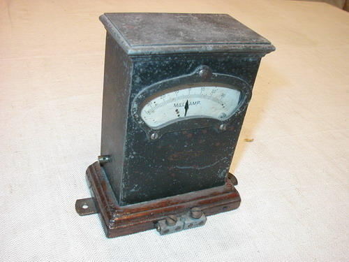 Miliampérmeter telegrafný hranatý