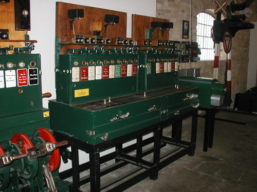 Prístroj riadiaci staničného elektromechanického zabezpečovacieho zariadenia SH Rank