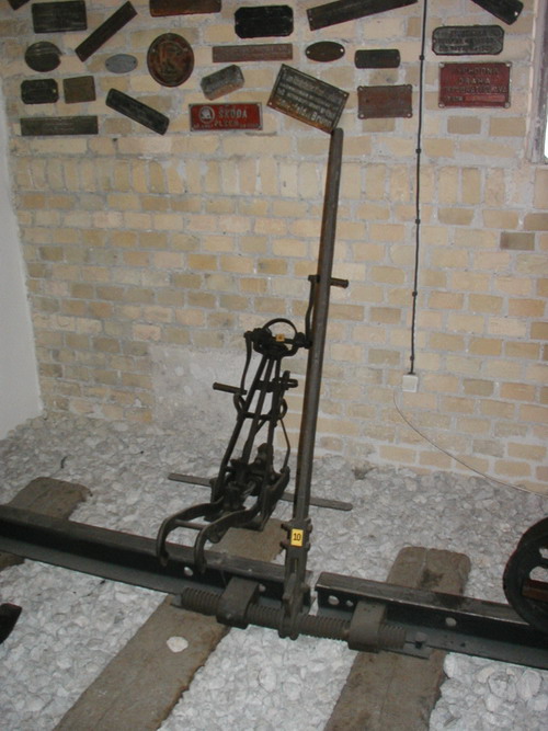 Zariadenie na úpravu dilatačných špár mechanické