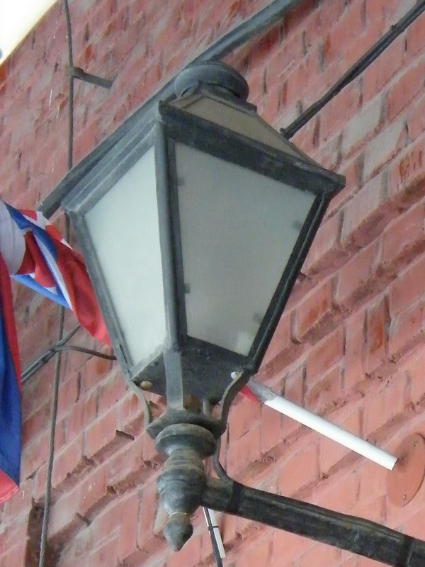 Lampa petrolejová symetrická do exteriéru, novší typ