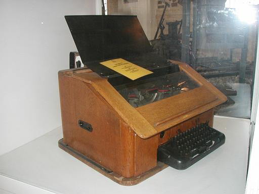 Stroj písací RFT stránkový starší, č. 1501 2764