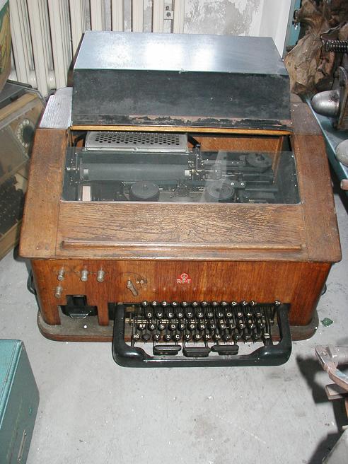 Stroj písací RFT T 52-3 stránkový starší, č. 24296