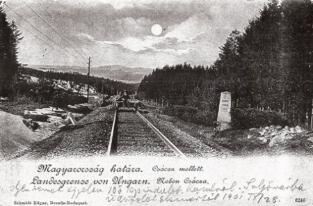  Jednokoľ. trať v lese, hr. kameň Magyar orszag 1871. Trať. ručný vozík, na ňom civilisti a železničiari. Text: Landesgr. von Ungarn. Neben Csácza. Xer. kópia. Anon., cca 1900 280 x 183 
