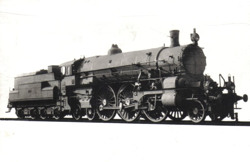  Parný rušeň 210.09 KKStB. Pohľad zprava zpredu. Anon., 1910. 148 x 78 - pohľadnica Pressfoto Praha. 
