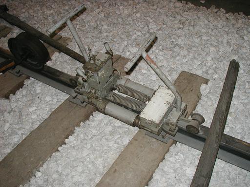 Zariadnie na úpravu dilatačných špár hydraulické, typ RN-01