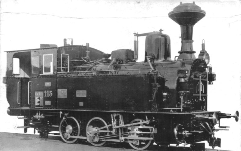  Parný rušeň VIa - 115 BNB (potom 162.09 KKStB, potom 313.409 ČSD). Pohľad zprava zpredu. Anon., 1903. 155 x 95. Pohľadnica - Pressfoto Praha 