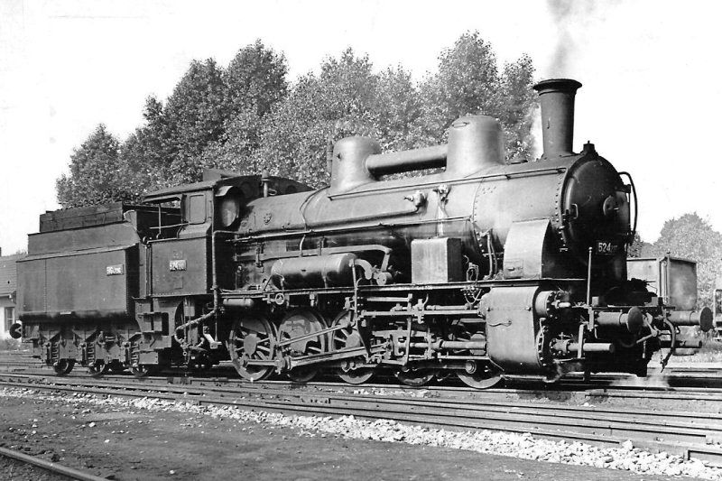  Parný rušeň 524.210. Pohľad zprava zpredu. Foto: P. Vančura, cca 1965. 144 x 102. Pohľadnica Pressfoto Praha 