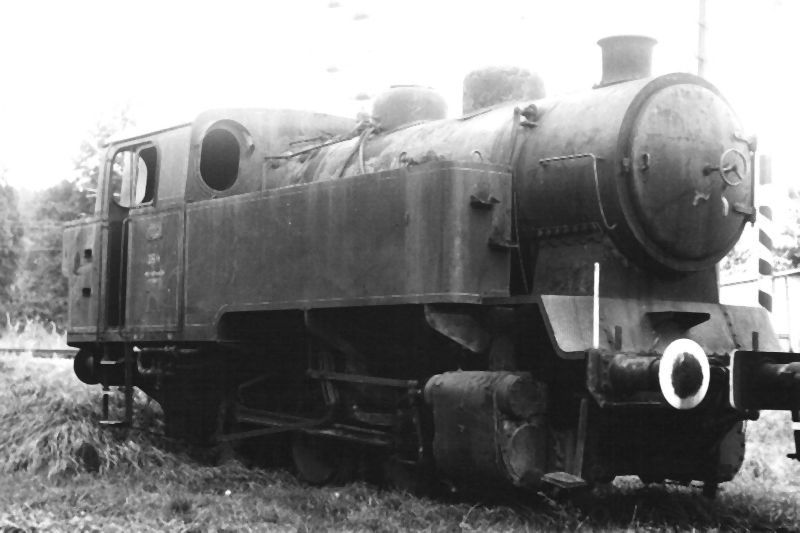  Parný rušeň ČKD CS 400 v depe Žilina. Pohľad zprava zpredu. Foto: O. Čížek, 1.10.1989. 168 x 120 