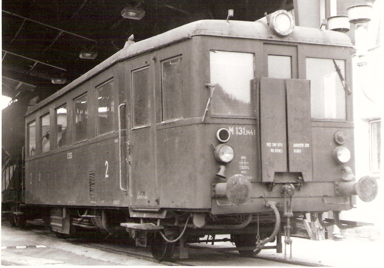  Motorový vozeň M 131.1441 AHP Městečko Trnávka. Pohľad predobočný. Foto: O. Čížek, 27.7.1987. 170 x 116 