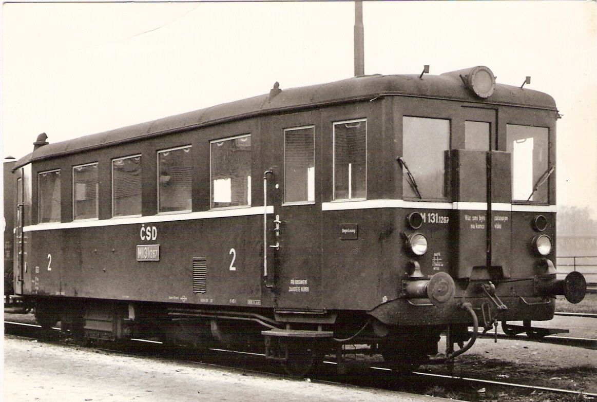  Motorový vozeň M 131.1267. Pohľad predobočný. Anon., cca 1970. 146 x 102 