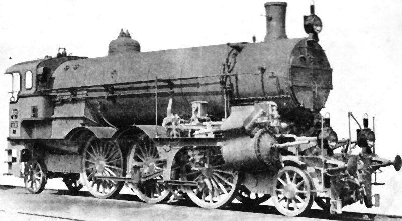  Parný rušeň 10.01 KKStB bez tendra. Pohľad zprava zpredu. Foto: Anon., cca 1909. Repro: K. Vaculovič. 169 x 94 