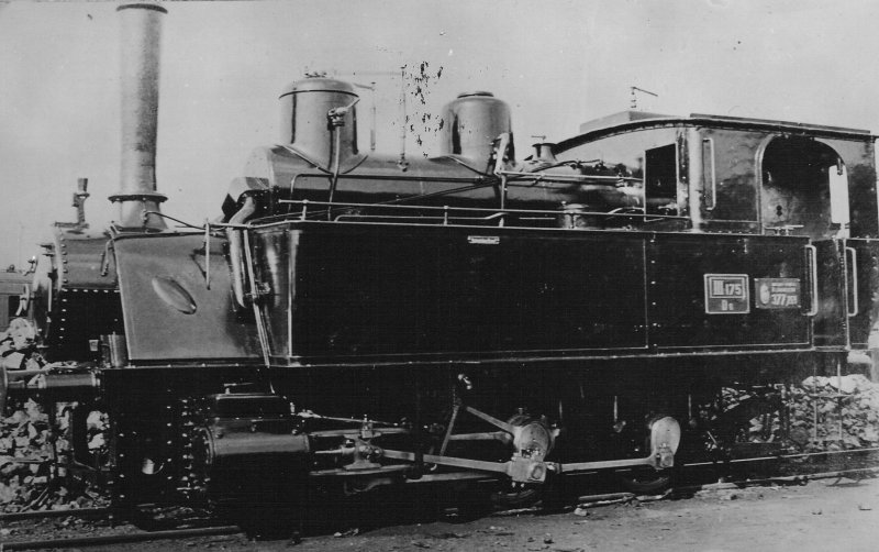  Parný rušeň 377.269 MÁV s kotlom Brotan. Pohľad zľava. Foto: F. Szoge, cca 1912. Repro: K. Vaculovič. 155 x 96 