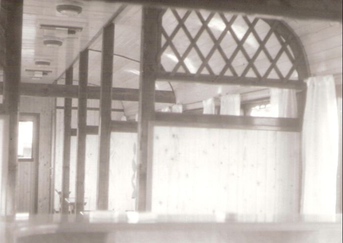  Osobný dvojnápravový vozeň Ci 4-4858 MDC. Pohľad na interiér vozňa. Foto: J. Kubáček, 27.3.1993. 127 x 91 
