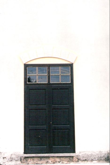  Bratislava východ - veľká vodáreň v starom depe. Čelný pohľad na dvere zo strany stanice do veže. Foto: M. Entner, 7.1998. 126 x 178, COLOR 