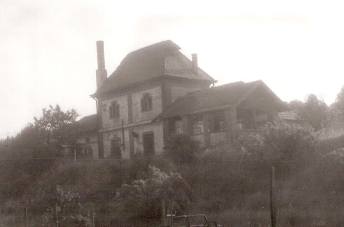  Kremnické Bane - vodáreň. Pohľad zo strany koľají od Zvolena. Foto: J. Kubáček, 11.7.1994. 179 x 118 