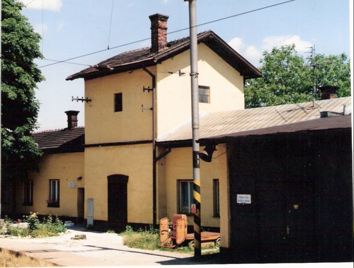  Piešťany - vodáreň. Šikmý pohľad zo strany koľají od Bratislavy. Foto: M. Entner, 4.7.1996. 180 x 126, COLOR 