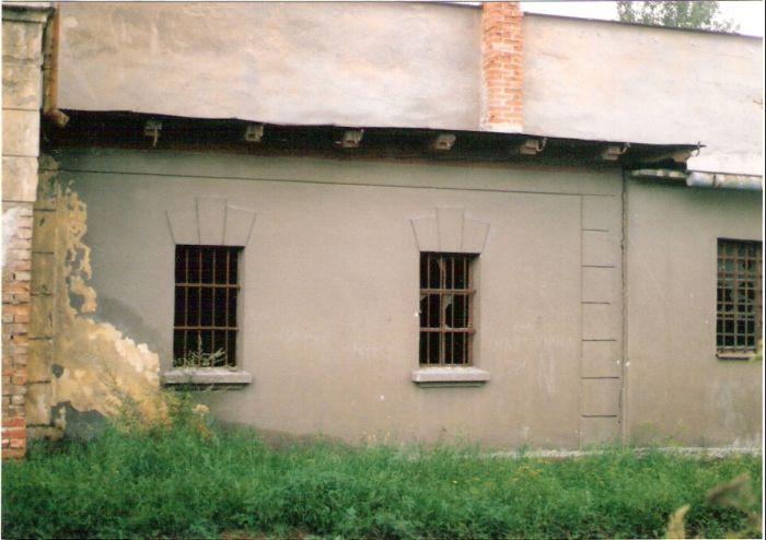  Rajec - vodáreň v depe. Čelný pohľad z predstaničného priestoru na pravé krídlo. Foto: M. Entner, 17.8.1996. 126 x 89, COLOR 