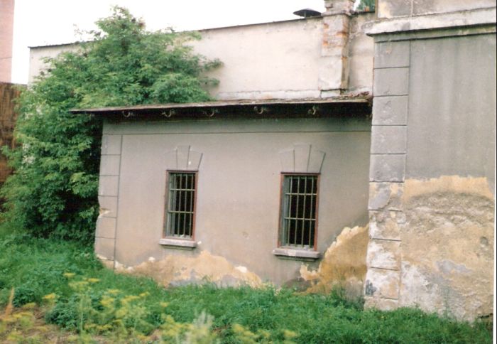  Rajec - vodáreň v depe. Čelný pohľad z predstaničného priestoru na ľavé krídlo. Foto: M. Entner, 17.8.1996. 126 x 89, COLOR 