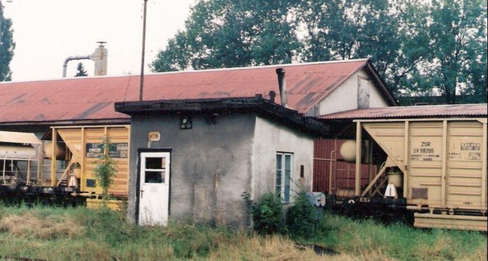  Vrútky - stanovište signalistu. Neidentifikované (stavadlo 09 staré, pohľad zo strany koľají ?). Foto: M. Entner, 13.9.1996. 126 x 89, COLOR 