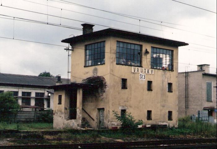  Vrútky nákl. st. - stavadlo na žilinskom zhlaví (St 3). Šikmý pohľad zo strany koľají od Košíc. Foto: M. Entner, 13.9.1996. 126 x 89, COLOR 