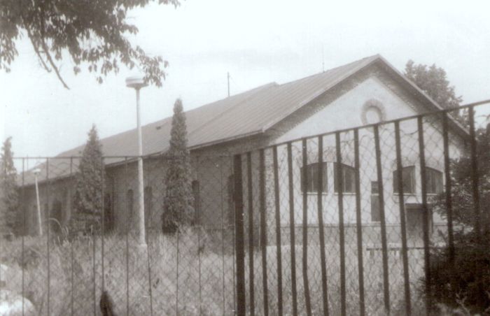  Zvolen - administratívna budova ŽOS stará. Nárožný pohľad. Foto: J. Kubáček, 3.8.1994. 180 x 120 