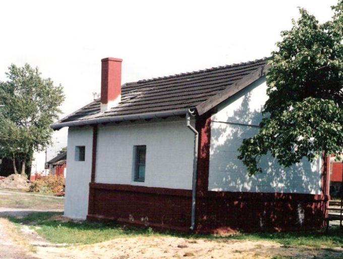  Bratislava východ - staré depo. Stanovište vedúceho posunu (zrejme bývalé stanovište popolárov). Šikmý pohľad na račianske nárožie. Foto: M. Entner, 7.1998. 178 x 126, COLOR 