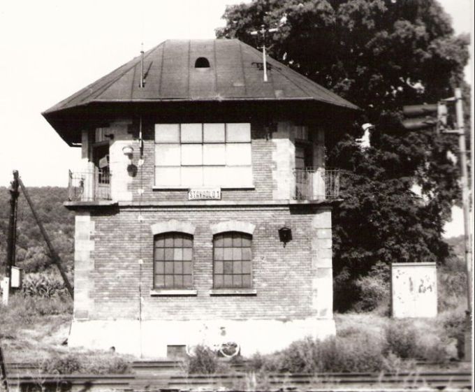  Fiľakovo - stavadlo na košickom zhlaví (St 1). Čelný pohľad zo strany koľají. Návestidlá ZSSR. Foto: J. Kubáček, 22.7.1992. 178 x 124 